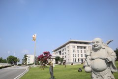 走进历史，，，，，，感受名人魅力|品味名人雕塑的奇异韵味