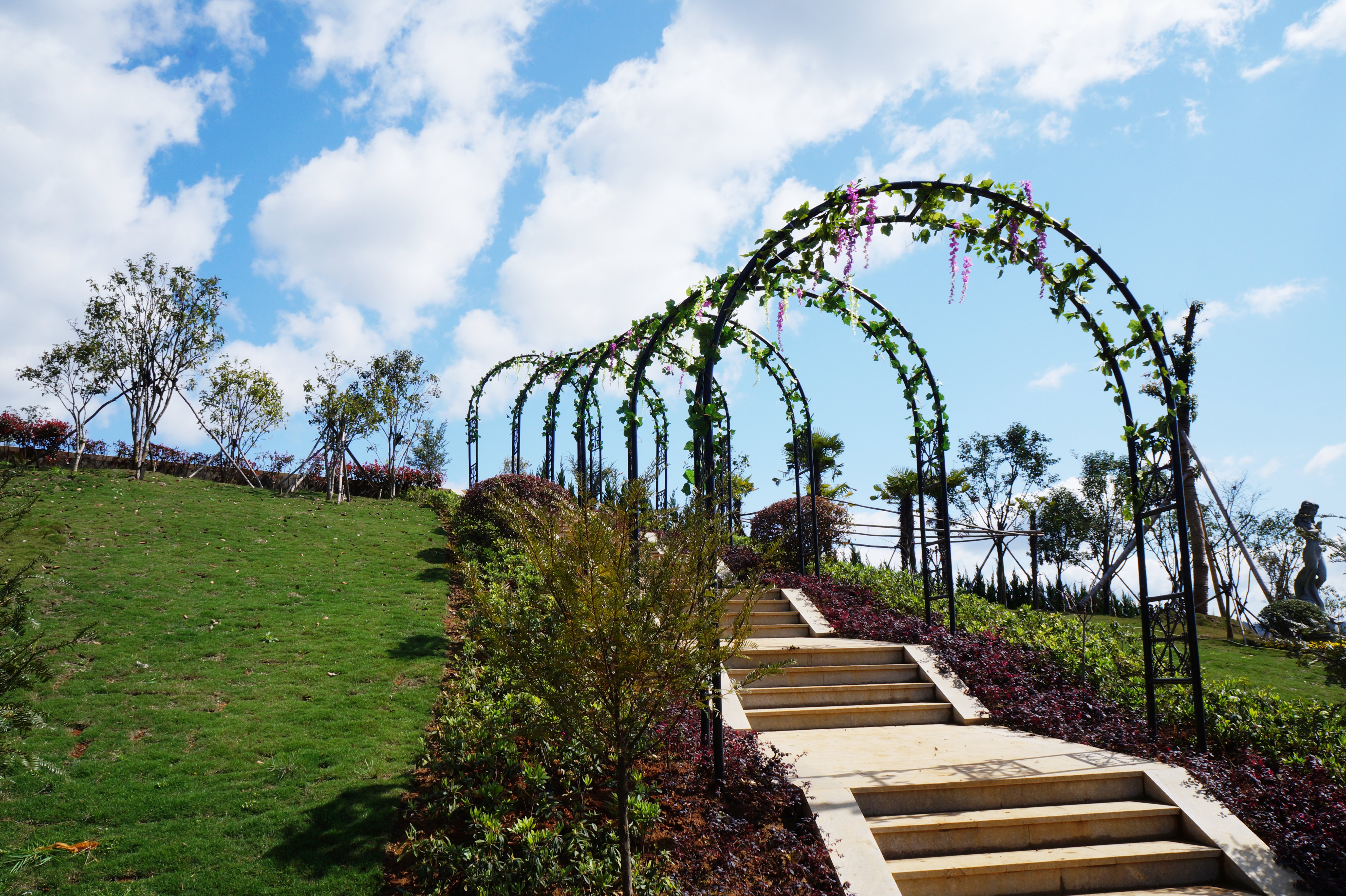 老旧公墓怎样刷新：以文化为魂，，，，，，，，融入现代都会