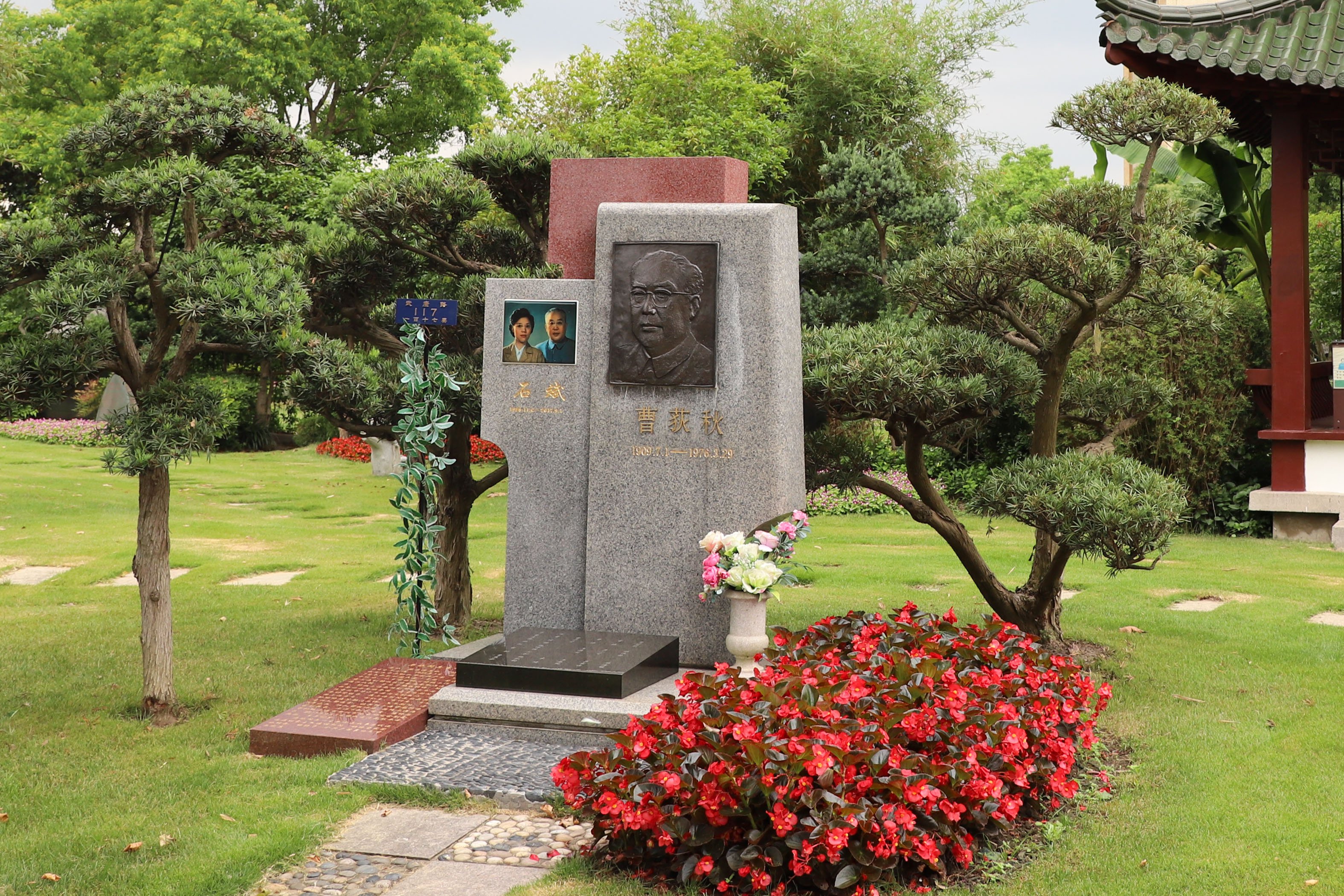 <b>历史回响：曹荻秋纪念碑下的敬仰与思索</b>