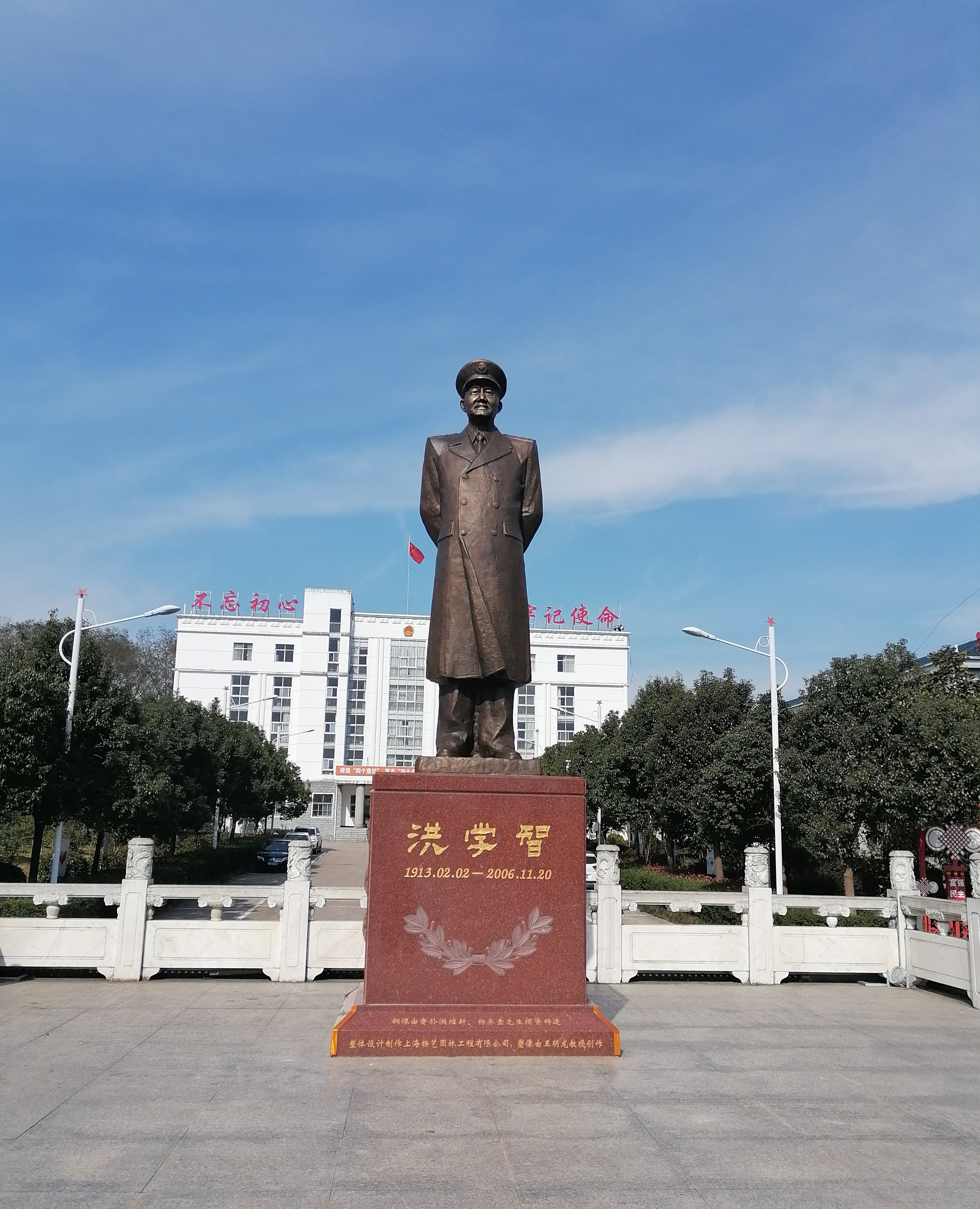 墓园铜韵，，，，，，，，不朽的人文影象